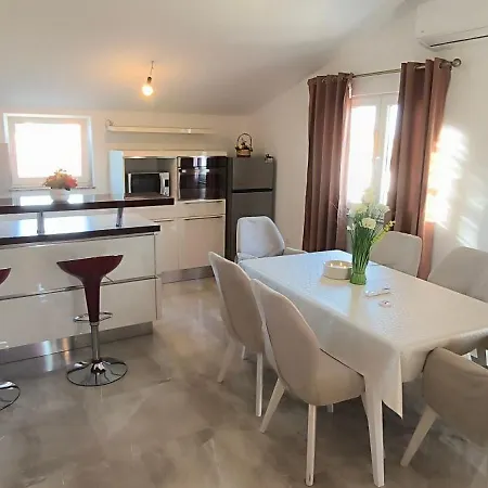 Maja - 3 Bedrooms Galovac (Zadar)