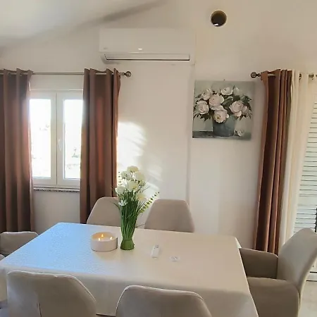 Apartman Maja - 3 Bedrooms *