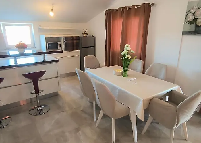 Maja - 3 Bedrooms Appartement Galovac (Zadar)