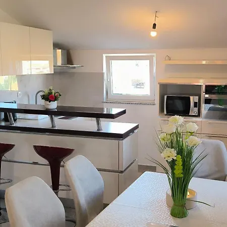 Apartment Maja - 3 Bedrooms *