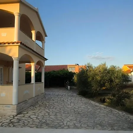 Maja - 3 Bedrooms Apartamento Galovac (Zadar)