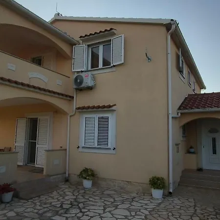 Maja - 3 Bedrooms * Galovac (Zadar)