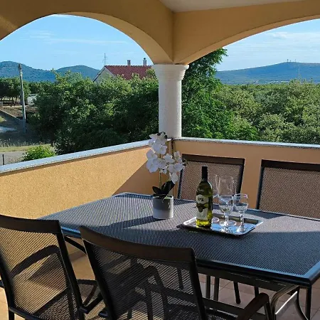 Maja - 3 Bedrooms *