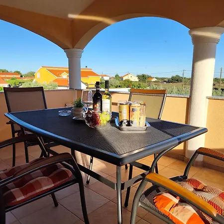 Maja - 3 Bedrooms Apartment *