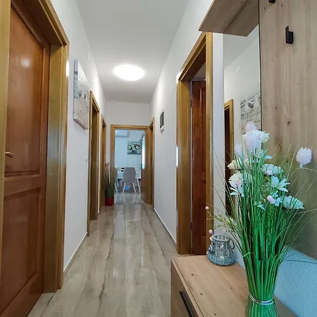 Apartment Maja - 3 Bedrooms *
