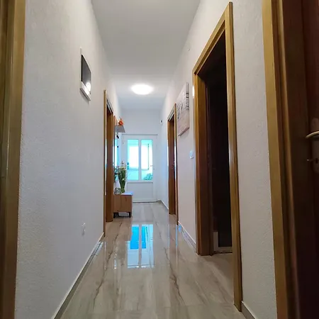 Maja - 3 Bedrooms Apartment *